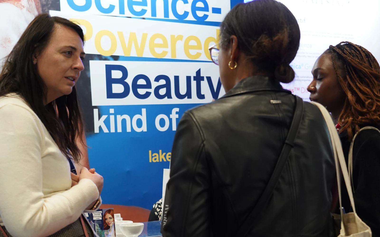 Laura Grigg and customers (DSC03433).JPG