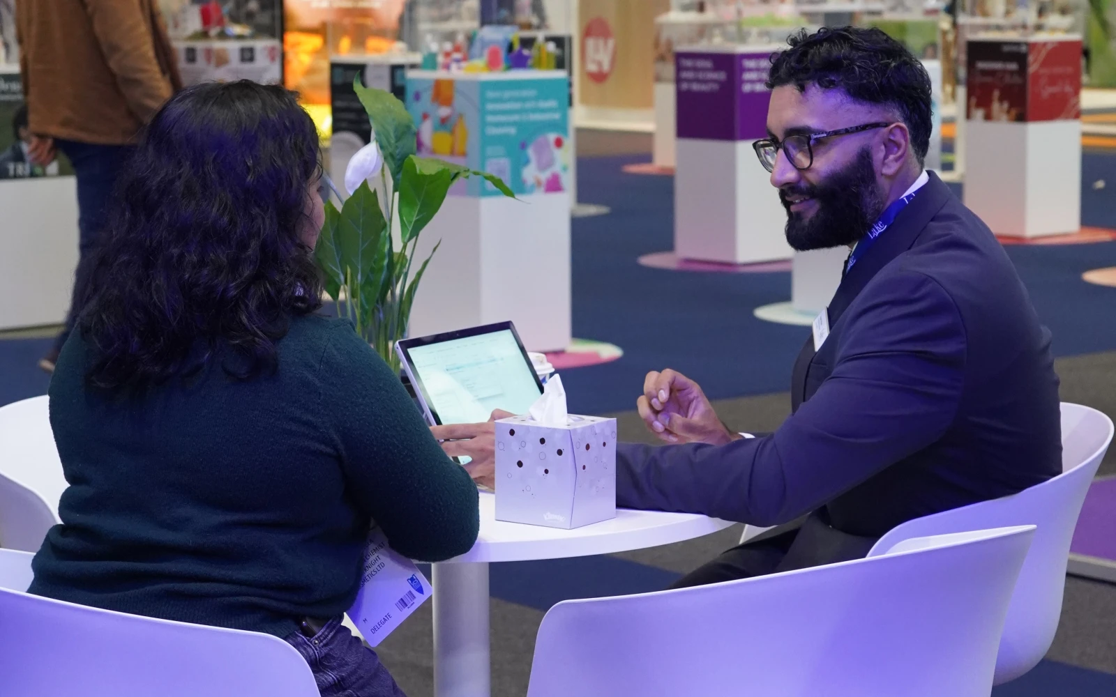 Asad Khan and customer (DSC03102).JPG